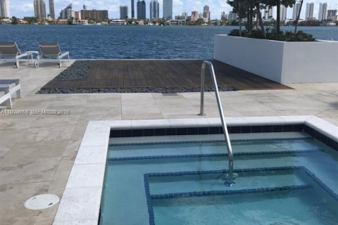 Condo in North Miami Beach, Florida, 2 bedrooms  № 2044486 - photo 22