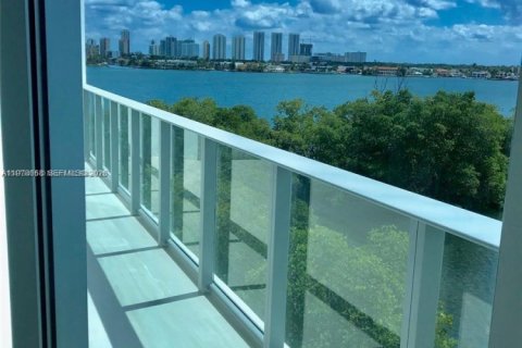 Condo in North Miami Beach, Florida, 2 bedrooms  № 2044486 - photo 3