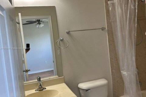 Casa en alquiler en Tamarac, Florida, 2 dormitorios, 107.3 m2 № 1968965 - foto 10