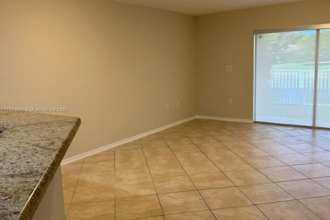 Casa en alquiler en Tamarac, Florida, 2 dormitorios, 107.3 m2 № 1968965 - foto 4