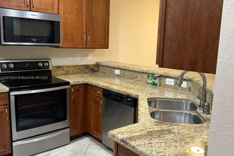 Casa en alquiler en Tamarac, Florida, 2 dormitorios, 107.3 m2 № 1968965 - foto 1