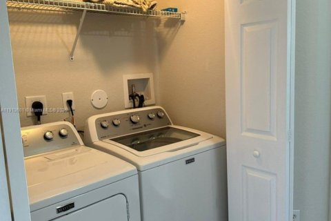 Casa en alquiler en Tamarac, Florida, 2 dormitorios, 107.3 m2 № 1968965 - foto 13