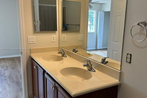 Casa en alquiler en Tamarac, Florida, 2 dormitorios, 107.3 m2 № 1968965 - foto 12
