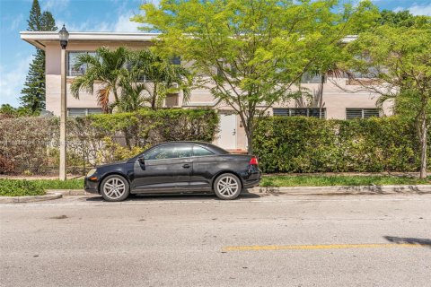 Propiedad comercial en venta en Miami Beach, Florida, 411.46 m2 № 1889274 - foto 3