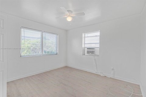 Propiedad comercial en venta en Miami Beach, Florida, 411.46 m2 № 1889274 - foto 15