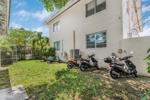 Propiedad comercial en venta en Miami Beach, Florida, 411.46 m2 № 1889274 - foto 2