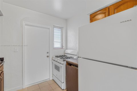 Propiedad comercial en venta en Miami Beach, Florida, 411.46 m2 № 1889274 - foto 11