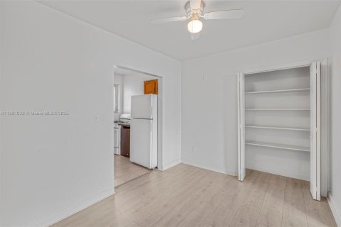 Propiedad comercial en venta en Miami Beach, Florida, 411.46 m2 № 1889274 - foto 8