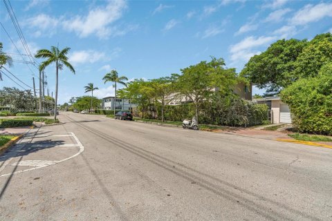 Propiedad comercial en venta en Miami Beach, Florida, 411.46 m2 № 1889274 - foto 24