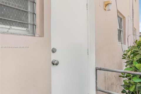 Propiedad comercial en venta en Miami Beach, Florida, 411.46 m2 № 1889274 - foto 18