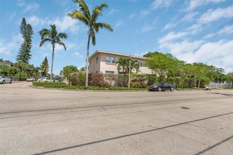 Propiedad comercial en venta en Miami Beach, Florida, 411.46 m2 № 1889274 - foto 19