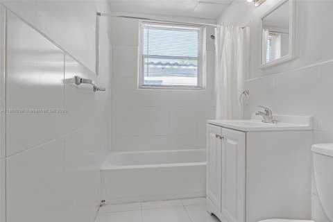 Propiedad comercial en venta en Miami Beach, Florida, 411.46 m2 № 1889274 - foto 17
