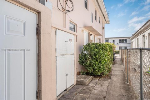 Propiedad comercial en venta en Miami Beach, Florida, 411.46 m2 № 1889274 - foto 21