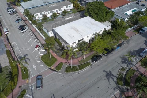 Propiedad comercial en venta en Miami Beach, Florida, 411.46 m2 № 1889274 - foto 4