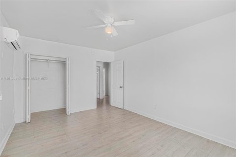 Propiedad comercial en venta en Miami Beach, Florida, 411.46 m2 № 1889274 - foto 14