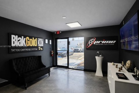 Купить коммерческую недвижимость в Майами, Флорида № 2033628 - фото 2