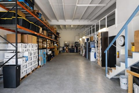 Купить коммерческую недвижимость в Майами, Флорида № 2033628 - фото 6