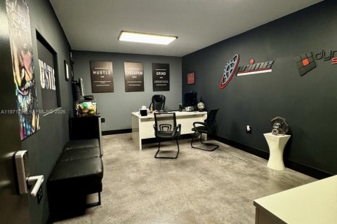 Купить коммерческую недвижимость в Майами, Флорида № 2033628 - фото 5