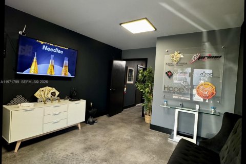 Купить коммерческую недвижимость в Майами, Флорида № 2033628 - фото 11