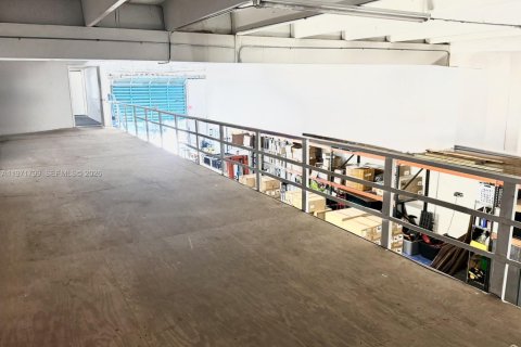 Купить коммерческую недвижимость в Майами, Флорида № 2033628 - фото 9