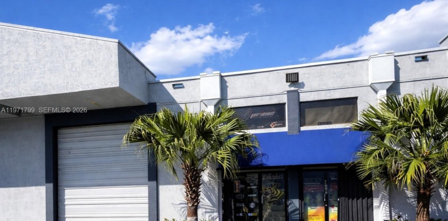 Коммерческая недвижимость в Майами, Флорида № 2033628