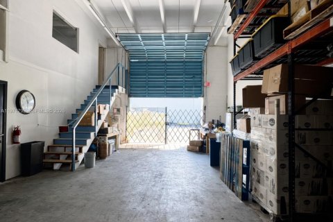 Купить коммерческую недвижимость в Майами, Флорида № 2033628 - фото 7