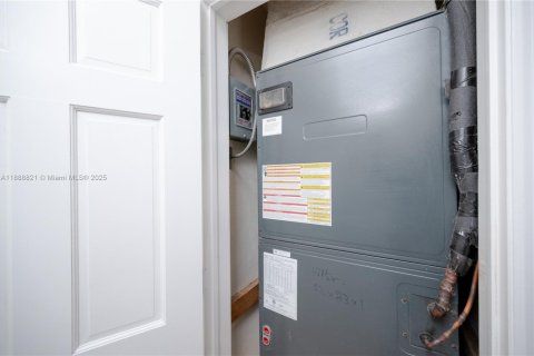 Villa ou maison à louer à Plantation, Floride: 4 chambres, 249.26 m2 № 1942661 - photo 24