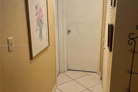 Copropriété à vendre à Tamarac, Floride: 2 chambres, 95.22 m2 № 1995064 - photo 9