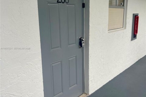 Copropriété à vendre à Tamarac, Floride: 2 chambres, 95.22 m2 № 1995064 - photo 2