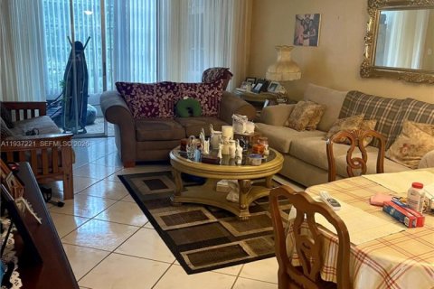 Copropriété à vendre à Tamarac, Floride: 2 chambres, 95.22 m2 № 1995064 - photo 11