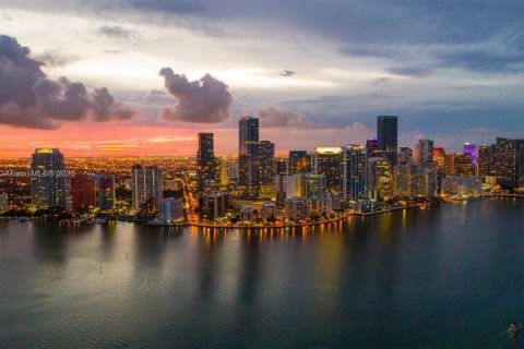 Condominio en venta en Miami, Florida, 2 dormitorios, 191.56 m2 № 1888823 - foto 2