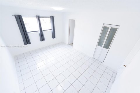 Снять в аренду кондоминиум в Хайалиа, Флорида 2 спальни, 75.44м2, № 2082885 - фото 6