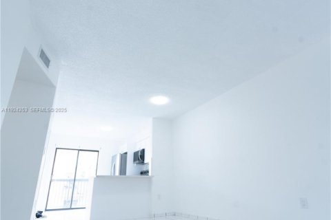 Снять в аренду кондоминиум в Хайалиа, Флорида 2 спальни, 75.44м2, № 2082885 - фото 5