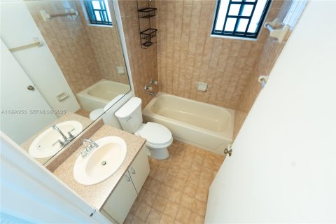 Снять в аренду кондоминиум в Хайалиа, Флорида 2 спальни, 75.44м2, № 2082885 - фото 10