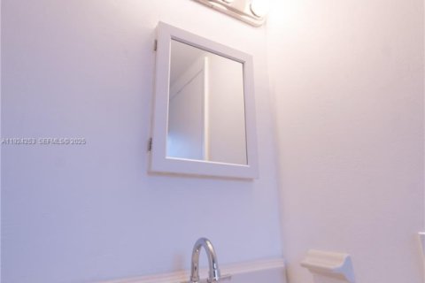 Снять в аренду кондоминиум в Хайалиа, Флорида 2 спальни, 75.44м2, № 2082885 - фото 7