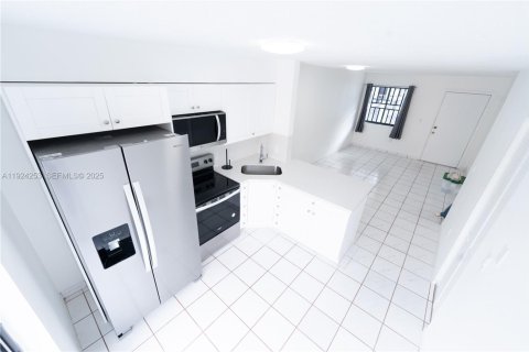 Снять в аренду кондоминиум в Хайалиа, Флорида 2 спальни, 75.44м2, № 2082885 - фото 2