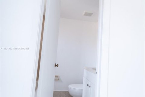 Снять в аренду кондоминиум в Хайалиа, Флорида 2 спальни, 75.44м2, № 2082885 - фото 8