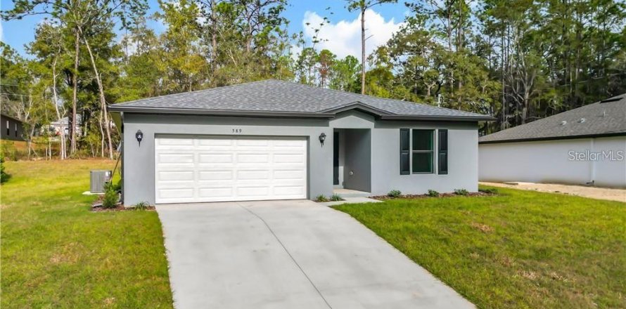 Villa ou maison à Citrus Springs, Floride 4 chambres, 147.99 m2 № 2419548
