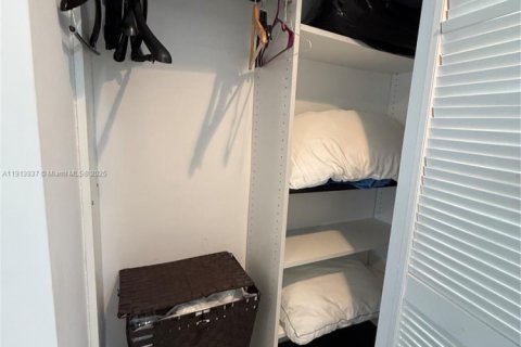 Condo in Coral Gables, Florida, 2 bedrooms  № 1969861 - photo 25