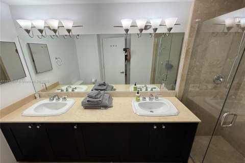 Condo in Coral Gables, Florida, 2 bedrooms  № 1969861 - photo 24