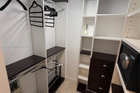 Condo in Coral Gables, Florida, 2 bedrooms  № 1969861 - photo 19