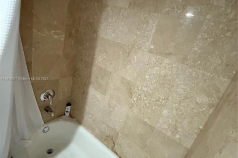 Condo in Coral Gables, Florida, 2 bedrooms  № 1969861 - photo 28