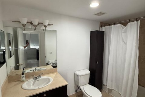 Condo in Coral Gables, Florida, 2 bedrooms  № 1969861 - photo 27