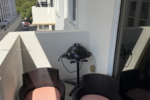 Condo in Coral Gables, Florida, 2 bedrooms  № 1969861 - photo 9