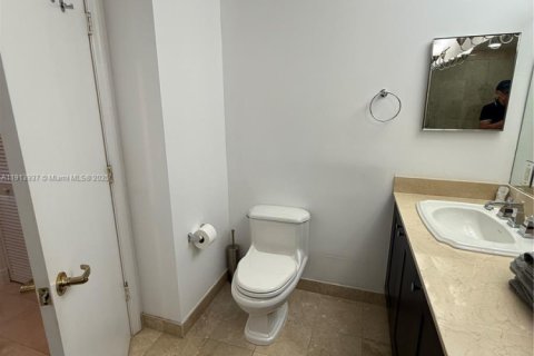 Condo in Coral Gables, Florida, 2 bedrooms  № 1969861 - photo 21