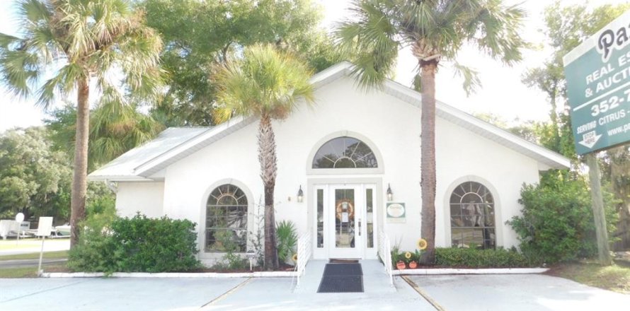 Commercial property in Hernando, Florida № 2212656