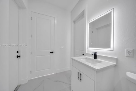 Casa en venta en Lehigh Acres, Florida, 3 dormitorios, 98.2 m2 № 2080392 - foto 11