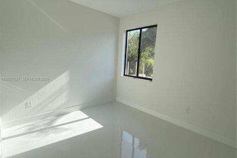 Townhouse in Miami, Florida 4 bedrooms, 214.88 sq.m. № 2087319 - photo 9