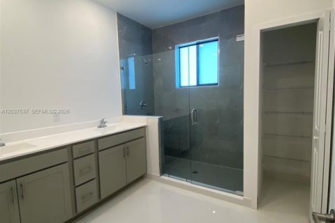 Townhouse in Miami, Florida 4 bedrooms, 214.88 sq.m. № 2087319 - photo 5