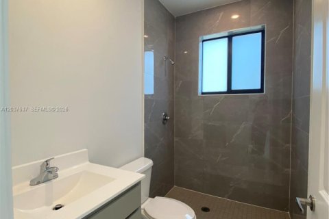 Townhouse in Miami, Florida 4 bedrooms, 214.88 sq.m. № 2087319 - photo 8